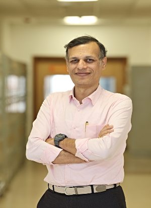 Dr. Shantanu Kanade